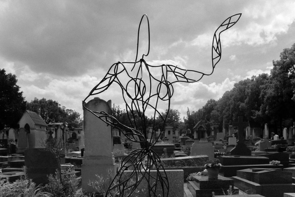montparnasse cemetery sculpture